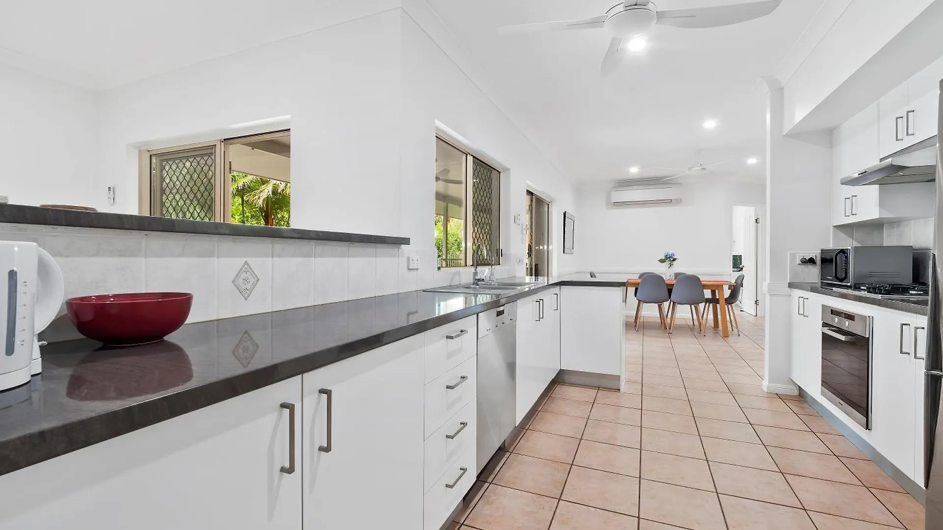 Sunny Days At Clifton Beach Holiday home
